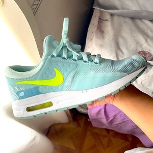 Nike air light blue with neon green Nike check